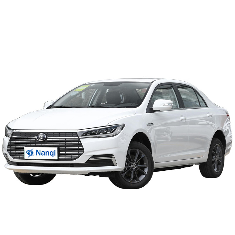 Καθαρά Ηλεκτρικά BYD Qin EV Νέα Ενέργεια Οχήματα 136P 4 πόρτες 5 θέσεις Sedan