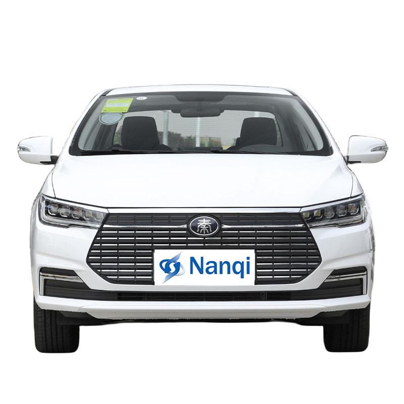 Καθαρά Ηλεκτρικά BYD Qin EV Νέα Ενέργεια Οχήματα 136P 4 πόρτες 5 θέσεις Sedan