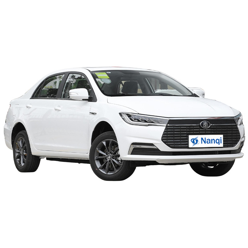 Καθαρά Ηλεκτρικά BYD Qin EV Νέα Ενέργεια Οχήματα 136P 4 πόρτες 5 θέσεις Sedan
