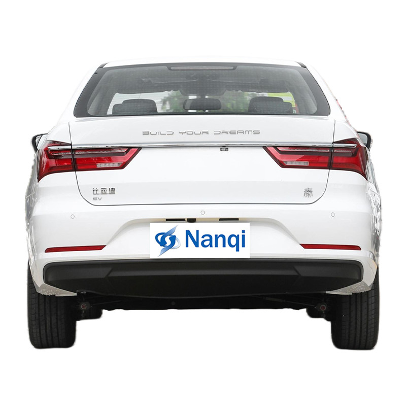 Καθαρά Ηλεκτρικά BYD Qin EV Νέα Ενέργεια Οχήματα 136P 4 πόρτες 5 θέσεις Sedan